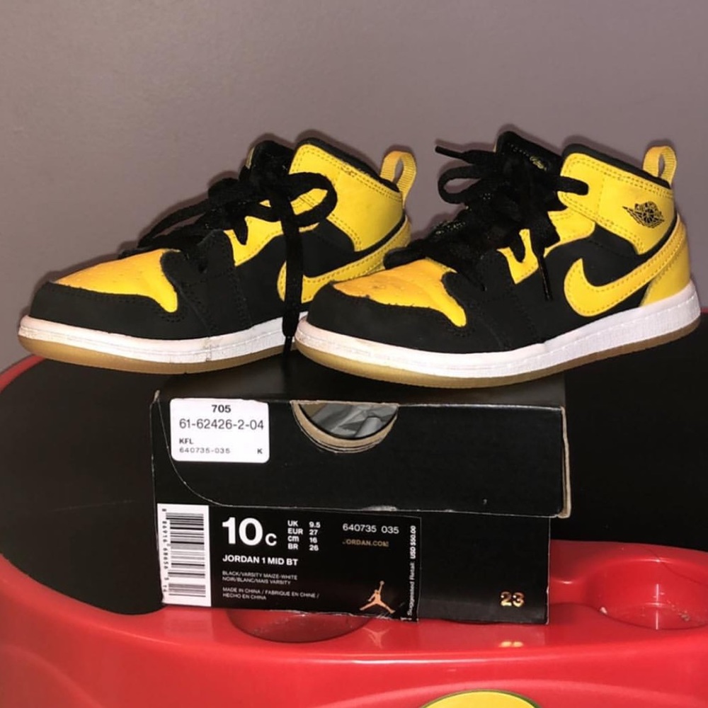 Boys sneakers